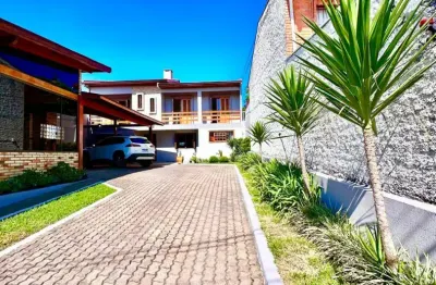 Venda com exclusividade - belissima casa com quiosque para quem gosta de muito espaço para receber amigos e familiares