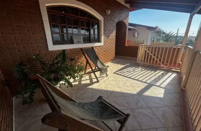 Casa com 3 quartos para alugar no Monte Belo, Taubaté 