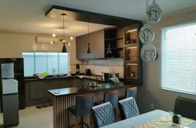 Casa em condomínio fechado com 3 quartos para alugar em Piracangaguá, Taubaté 