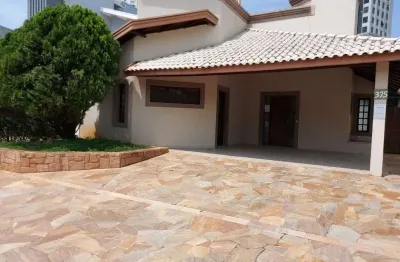 Maravilhosa casa térrea em condomínio fechado de alto padrão!