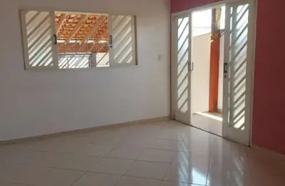 Casa com 3 quartos para alugar no Parque São Luís, Taubaté 