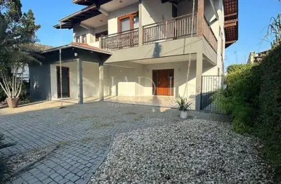 Casa com 3 quartos para alugar na Rua Marquês de Maricá, Vila Nova, Joinville