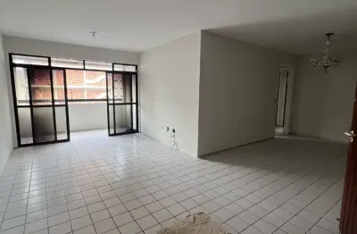 Apartamento no cabo branco a 100 metros da orla com 3 quartos sendo 1 suite e elevador