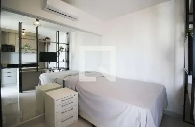 Kitnet / Stúdio à venda na Avenida dos Carinás, Moema, São Paulo