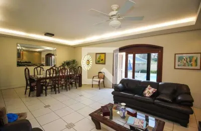 Casa para venda - vila assunção , 3 quartos,  291 m² - porto alegre