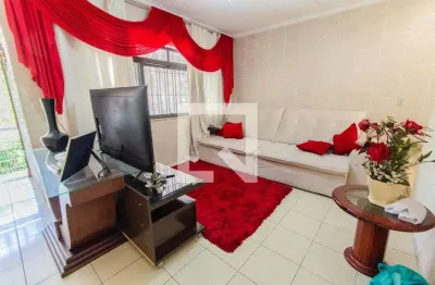 Casa com 3 quartos à venda na Rua Piquerobi, Cambuci, São Paulo