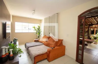 Casa com 4 quartos à venda na Rua Mandarim, Cabral, Contagem