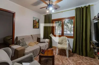 Casa com 3 quartos à venda na Rua Doutor Mário Totta, Camaquã, Porto Alegre