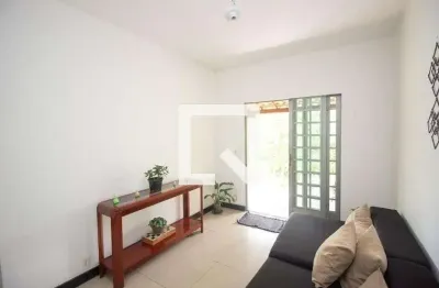 Casa com 3 quartos à venda na Rua Leontino Moreira, Santa Helena, Contagem