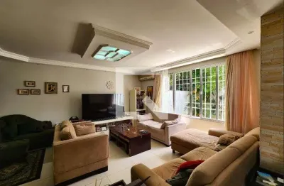 Casa com 3 quartos à venda na Rua Acangueruçu, Butantã, São Paulo