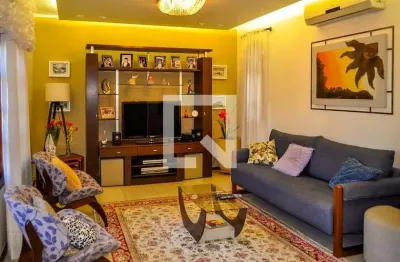 Casa com 5 quartos à venda na Rua Esteio, Cavalhada, Porto Alegre