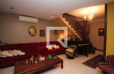 Casa com 3 quartos à venda na Rua Ponciano Pacheco da Silveira, Guarujá, Porto Alegre