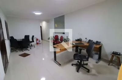 Casa com 4 quartos à venda na Rua Atílio Delanina, Centro, Osasco