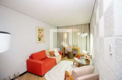 Casa com 4 quartos à venda na Rua Vinte e Oito, Oitis, Contagem