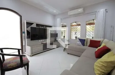 Casa com 2 quartos à venda na Rua Londres, Utinga, Santo André