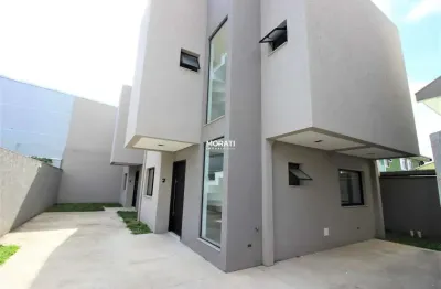 Sobrado com 03 quartos sendo uma suíte no campo comprido