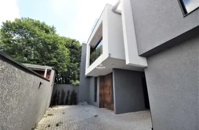 Sobrado dentro do condomínio com 03 quartos sendo duas suítes no uberaba