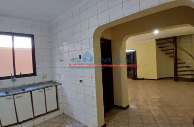 Casa com 3 quartos para alugar na Rua João Cordeiro, 138, Moinho Velho, São Paulo