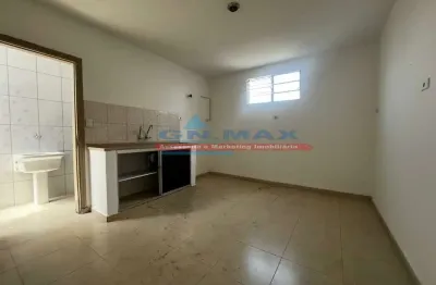 Casa na vila são vicente com 2 dormitórios e uma vaga de garagem