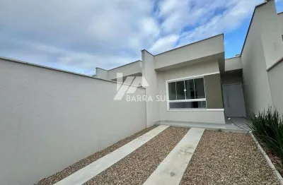 Casa geminada com 01 suíte + 01 quarto no bairro tres rios do sul