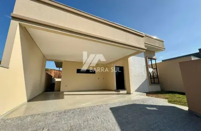 Casa com 01 suíte + 02 demi-suítes no bairro tres rios do norte