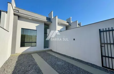 Casa geminada com 01 suíte + 01 quarto no bairro tres rios do norte