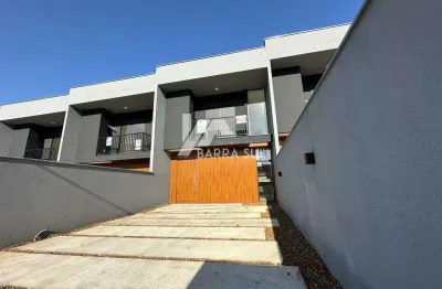 Sobrado geminado alto padrão com 01 suíte + 02 demi suíte no bairro rau