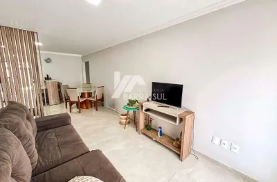 Apartamento semimobiliado com 01 suíte + 02 quartos na barra do rio cerro