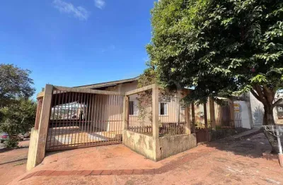 Casa com 3 dormitórios para alugar, 200 m² por R$ 3.300,00/mês - Hedy - Londrina/PR