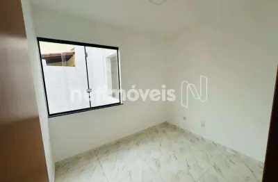 Casa geminada com cobertura, imóvel novo e aceita financiamento.