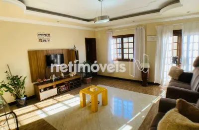 Casa com 6 quartos à venda na Rua Raimundo Rodrigues Lopes, Vera Cruz, Contagem