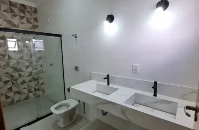 Linda casa com 03 quartos, 1 suíte, pronta para morar, em um bairro tranquilo, com rua fechada.