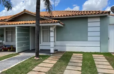Casa em condomínio, pronta para morar, area de lazer completa!