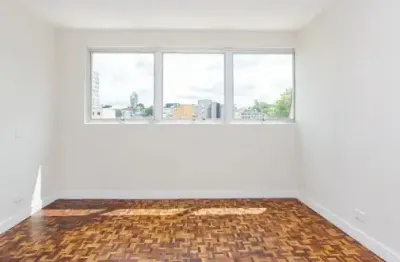 Ótima oportunidade para adquirir seu lar!lindo apartamento no centro de curitiba, face norte , com garagem!