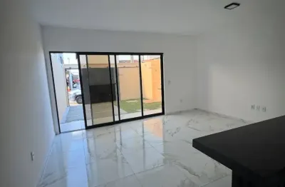 Casa com 3 quartos pronta pra morar em itaitinga em excelente localização