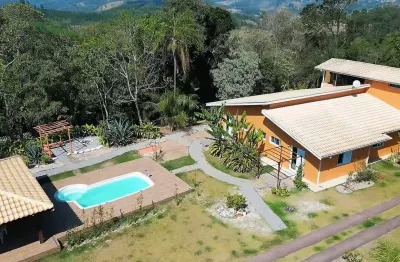 Chácara a venda seu refúgio off-grid de alto padrão nas montanhas