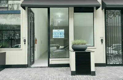 Sala comercial em meia praia itapema com 100m² privativos/pé direito alto