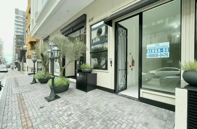 Sala comercial com 100m² privativos, fachada moderna, prédio novo em meia praia itapema