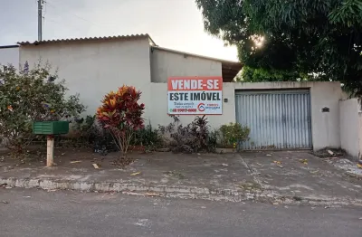 Duas casas no mesmo terreno! ideal pra quem busca espaço, ou quer investir o alugar   ️ lote de 360m² ️ casa da frente com 2 quartos, sala, é cozinha   ️ casa nos fundos com 3 quarto, sala, cozinha, b