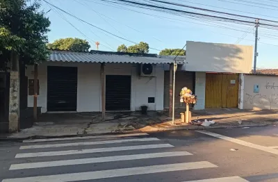 Oportunidade imperdível no novo mundo! imóvel com 2 casas + 2 salas comerciais, em frente ao terminal do novo mundo! ponto super movimentado — perfeito pra morar, alugar ou abrir seu negócio!   invist