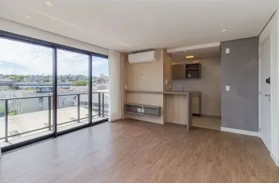 Apartamento de 2 dormitórios com suíte no bairro menino deus, 70m², 2 vagas de garagem