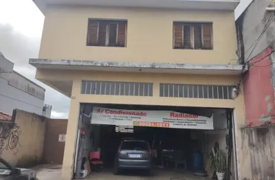 Sobrado versátil — comercial embaixo e residencial em cima, com ótimo espaço e área de churrasqueira!