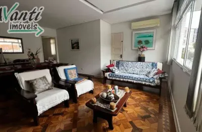 Casa sobreposta alta para alugar na ponta da praia – 3 quartos, 2 vagas e varanda