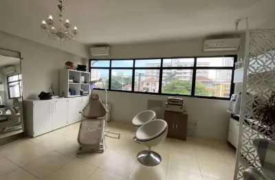 Casa à venda na Avenida Affonso Penna, 299, Macuco, Santos