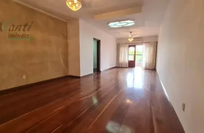 Apartamento amplo com 3 dormitórios, 2 vagas e vista livre na praia de santos