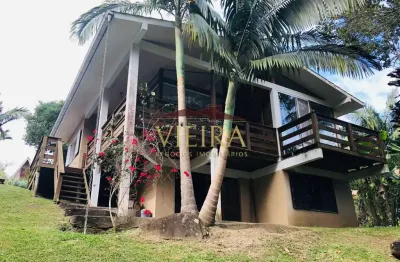 Residência alto padrão com vista permanente para a natureza