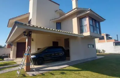 Casa com área construída de 162 m² no bairro ambrósio, garopaba/sc
