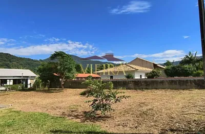 Terreno à venda próx. à praia da barra c/ viabilidade para construção de até 4 un.