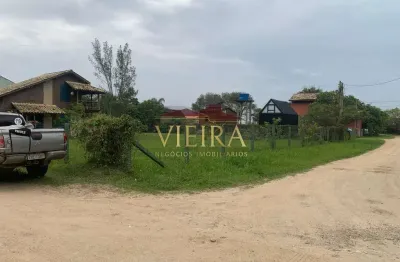 Terreno à venda na Praia da Ferrugem, Garopaba 