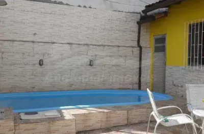 Ótima casa com 2 quartos, 2 banheiros, sala de jantar, sala de estar, 2 cozinhas, churrasqueira , varanda, garagem para 3 carros e área gourmet com piscina na verolme -angra dos reis- rj.